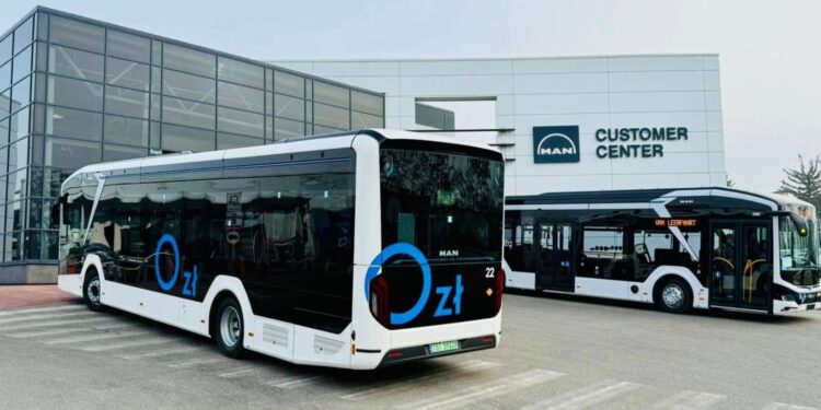 Nowe autobusy elektryczne w Starachowicach - Radio Kielce Starachowice. Nowe autobusy elektryczne / Fot. Marek Materek - Facebook