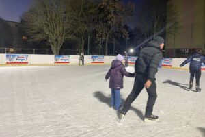 W Sandomierzu można już korzystać z lodowiska - Radio Kielce Sandomierz. Sztuczne lodowisko na Orliku przy ul. Żółkiewskiego / Fot. Grażyna Szlęzak-Wójcik - Radio Kielce