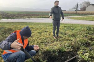 Turystyczne drezyny wracają na kolejne tory Ponidzia - Radio Kielce Towarzystwo Przyjaciół Ponidzia planuje reaktywację ruchu turystycznego na trasie dawnej kolejki wąskotorowej w Chrobrzu / Fot. Towarzystwo Przyjaciół Ponidzia