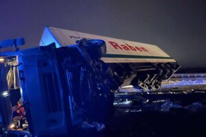 09.01.2026. Skarżysko-Kamienna. Trasa ekspresowa S7 . Wypadek / Fot. straż pożarna