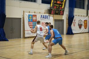 06.12.2025. Kielce. Mecz II ligi koszykarzy AZS UJK Kielce TAURON GTK II Gliwice / Fot. Maciej Makuła - Radio Kielce