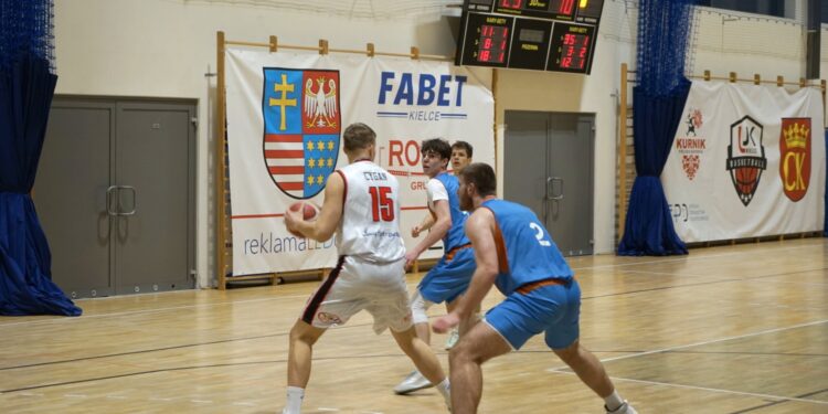 Koszykarze UJK zwycięstwem chcą zakończyć pierwszą rundę rozgrywek