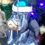 Choinka w Antykwariacie Naukowym im. Andrzeja Metzgera w Kielcach. Kłapouchy / Fot. Dorota Klusek - Radio Kielce