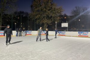 W Sandomierzu można już korzystać z lodowiska - Radio Kielce W Sandomierzu można już korzystać z lodowiska - Radio Kielce