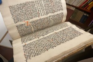 Sandomierz. Biblioteka Diecezjalna w Sandomierzu. Odnowione rękopisy / Fot. Grażyna Szlęzak-Wójcik - Radio Kielce