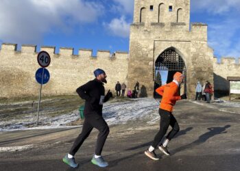Biegacze pożegnali rok w Szydłowie - Radio Kielce 30.12.2025. Szydłów. 44. Uliczne Biegi Sylwestrowe / Fot. Kamil Król - Radio Kielce