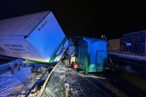 09.01.2026. Skarżysko-Kamienna. Trasa ekspresowa S7 . Wypadek / Fot. straż pożarna