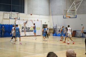 06.12.2025. Kielce. Mecz II ligi koszykarzy AZS UJK Kielce TAURON GTK II Gliwice / Fot. Maciej Makuła - Radio Kielce