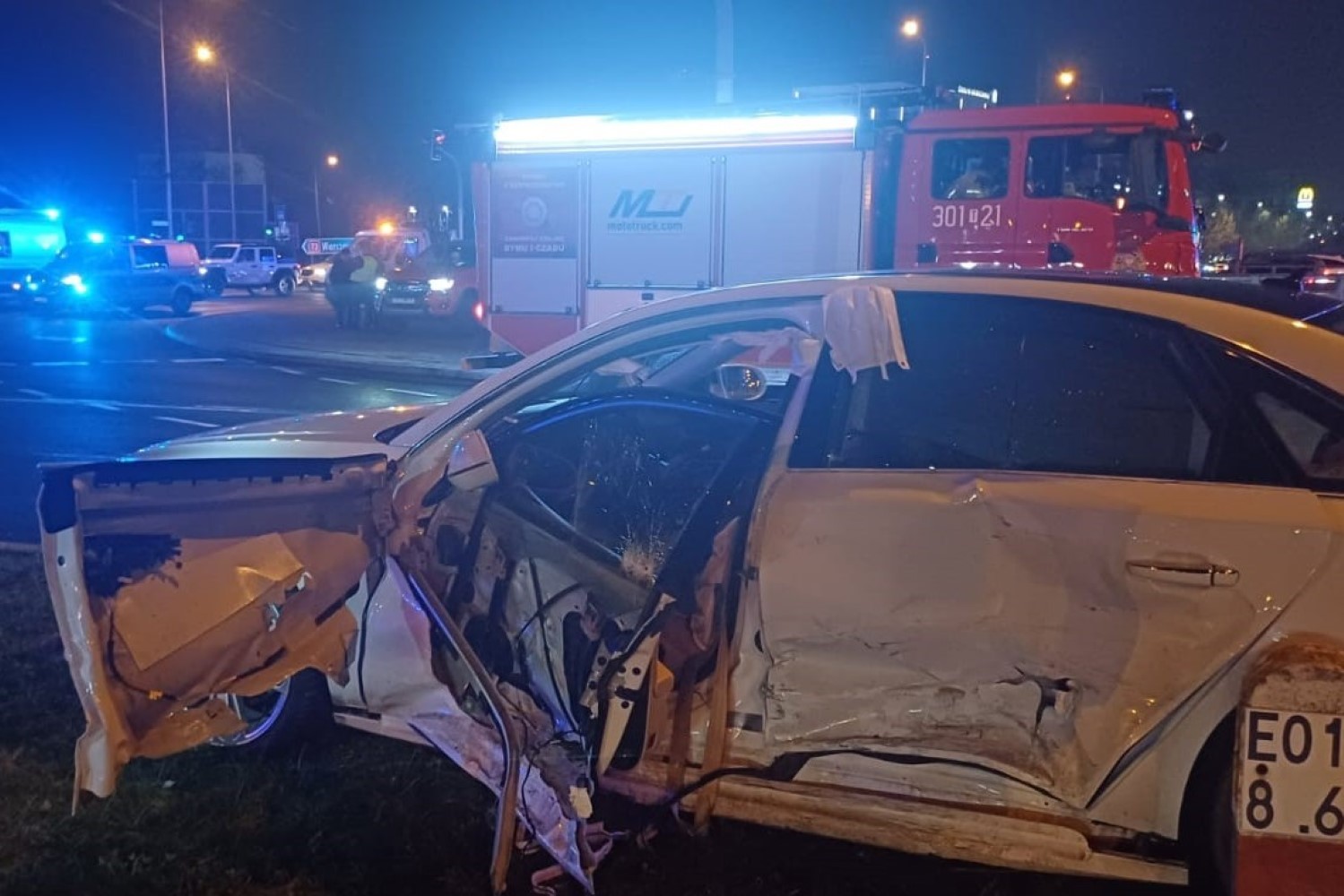 Trzy osoby ranne w wypadku w okolicy galerii handlowej