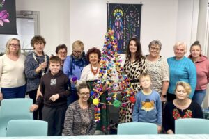Warsztaty tworzenia pająków ludowych / źródło: Biblioteka Centrum Kultury w Nowym Korczynie