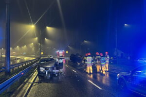 Zderzenie na drodze krajowej. Karetki zabrały trzy osoby - Radio Kielce Zderzenie na drodze krajowej. Karetki zabrały trzy osoby - Radio Kielce