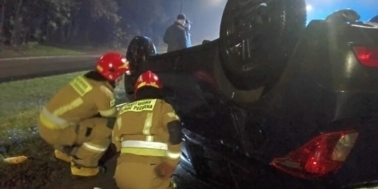 Zderzenie na drodze krajowej. Karetki zabrały trzy osoby - Radio Kielce Zderzenie na drodze krajowej. Karetki zabrały trzy osoby