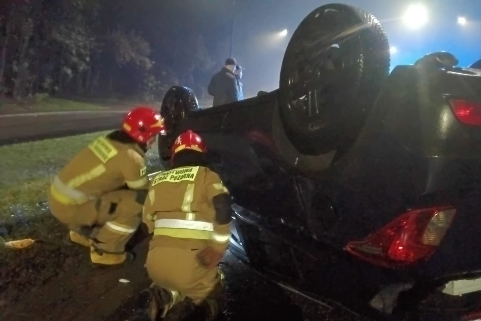 Zderzenie na drodze krajowej. Karetki zabrały trzy osoby