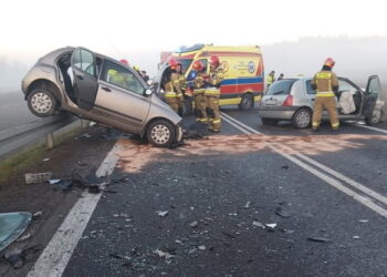 Wypadek na drodze krajowej. Trzy osoby ranne