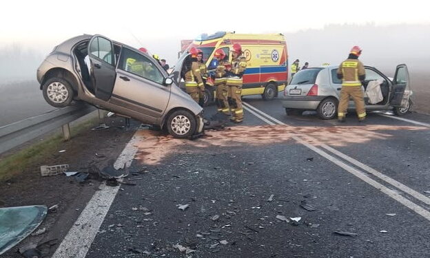 Wypadek na drodze krajowej. Trzy osoby ranne