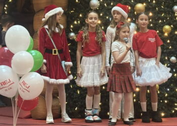 „Miłość przyszła na świat”. Wyjątkowe widowisko uczniów - Radio Kielce „Miłość przyszła na świat”. Wyjątkowe widowisko uczniów