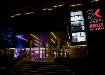 01.12.2025. Radio Kielce. Niebieskie światło / Fot. Wiktor Taszłow - Radio Kielce