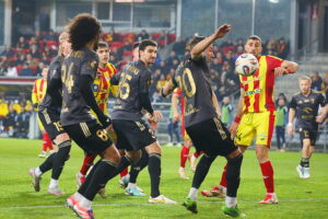 Korona walczyła do końca. Opłaciło się - Radio Kielce 08.12.2025. Kielce. Mecz 18. kolejki PKO BP Ekstraklasy: Korona Kielce - Wisła Płock / Fot. Wiktor Taszłow - Radio Kielce