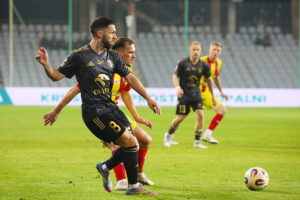 Korona walczyła do końca. Opłaciło się - Radio Kielce 08.12.2025. Kielce. Mecz 18. kolejki PKO BP Ekstraklasy: Korona Kielce - Wisła Płock / Fot. Wiktor Taszłow - Radio Kielce