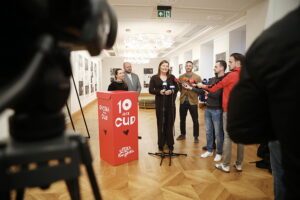 Wkrótce finał "Dychy na Cud". Amelka i Wiktoria wciąż liczą na wsparcie - Radio Kielce Wkrótce finał "Dychy na Cud". Amelka i Wiktoria wciąż liczą na wsparcie - Radio Kielce