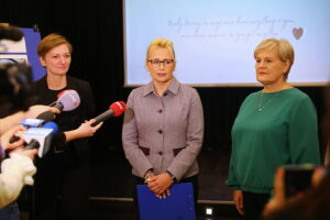 Kupując kalendarz można wesprzeć hospicjum dziecięce - Radio Kielce 10.12.2025. Kielce. Prezentacja kalendarza charytatywnego „Dzieci dzieciom" na rok 2026 / Fot. Wiktor Taszłow - Radio Kielce