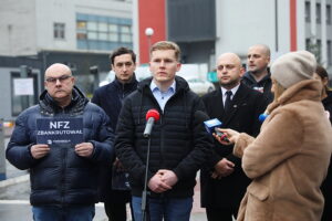 Konieczna jest natychmiastowa reforma służby zdrowia - twierdzą przedstawiciele Konfederacji Nowej Nadziei - Radio Kielce 09.12.2025. Kielce. Konferencja przedstawicieli Konfederacji Nowej Nadziei / fot. Wiktor Taszłow - Radio Kielce