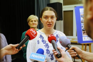 Kupując kalendarz można wesprzeć hospicjum dziecięce - Radio Kielce 10.12.2025. Kielce. Prezentacja kalendarza charytatywnego „Dzieci dzieciom" na rok 2026 / Fot. Wiktor Taszłow - Radio Kielce