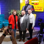 Audycja „Dzień dobry, to Ja! Rozmowy inne niż wszystkie w Radiu Kielce”. Ksiądz Mariusz Zakrzewski / Fot. Wiktor Taszłow – Radio Kielce