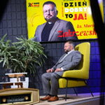 Audycja „Dzień dobry, to Ja! Rozmowy inne niż wszystkie w Radiu Kielce”. Ksiądz Mariusz Zakrzewski / Fot. Wiktor Taszłow – Radio Kielce