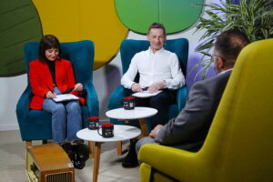 Audycja „Dzień dobry, to Ja! Rozmowy inne niż wszystkie w Radiu Kielce”. Ksiądz Mariusz Zakrzewski / Fot. Wiktor Taszłow – Radio Kielce