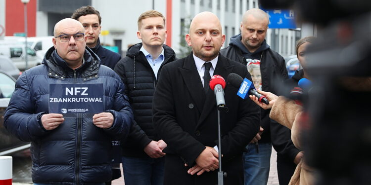 Konieczna jest natychmiastowa reforma służby zdrowia - twierdzą przedstawiciele Konfederacji Nowej Nadziei - Radio Kielce Konieczna jest natychmiastowa reforma służby zdrowia - twierdzą przedstawiciele Konfederacji Nowej Nadziei