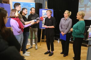 Kupując kalendarz można wesprzeć hospicjum dziecięce - Radio Kielce 10.12.2025. Kielce. Prezentacja kalendarza charytatywnego „Dzieci dzieciom" na rok 2026 / Fot. Wiktor Taszłow - Radio Kielce