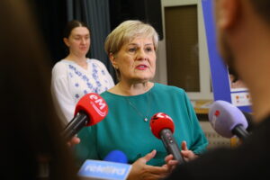 Kupując kalendarz można wesprzeć hospicjum dziecięce - Radio Kielce 10.12.2025. Kielce. Prezentacja kalendarza charytatywnego „Dzieci dzieciom" na rok 2026 / Fot. Wiktor Taszłow - Radio Kielce