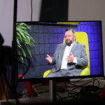 Audycja „Dzień dobry, to Ja! Rozmowy inne niż wszystkie w Radiu Kielce”. Ksiądz Mariusz Zakrzewski / Fot. Wiktor Taszłow – Radio Kielce