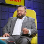 Audycja „Dzień dobry, to Ja! Rozmowy inne niż wszystkie w Radiu Kielce”. Ksiądz Mariusz Zakrzewski / Fot. Wiktor Taszłow – Radio Kielce