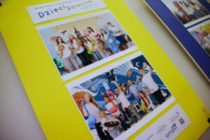 Kupując kalendarz można wesprzeć hospicjum dziecięce - Radio Kielce 10.12.2025. Kielce. Prezentacja kalendarza charytatywnego „Dzieci dzieciom" na rok 2026 / Fot. Wiktor Taszłow - Radio Kielce