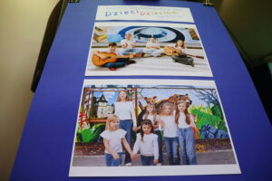 Kupując kalendarz można wesprzeć hospicjum dziecięce - Radio Kielce 10.12.2025. Kielce. Prezentacja kalendarza charytatywnego „Dzieci dzieciom" na rok 2026 / Fot. Wiktor Taszłow - Radio Kielce