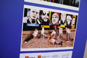 Kupując kalendarz można wesprzeć hospicjum dziecięce - Radio Kielce 10.12.2025. Kielce. Prezentacja kalendarza charytatywnego „Dzieci dzieciom" na rok 2026 / Fot. Wiktor Taszłow - Radio Kielce