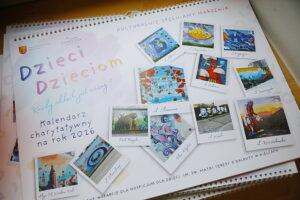 Kupując kalendarz można wesprzeć hospicjum dziecięce - Radio Kielce 10.12.2025. Kielce. Prezentacja kalendarza charytatywnego „Dzieci dzieciom" na rok 2026 / Fot. Wiktor Taszłow - Radio Kielce