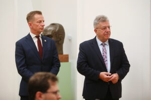 Minister kultury: to polityczne kalkulacje pani marszałek, a ja się na to nie zgadzam - Radio Kielce Minister kultury: to polityczne kalkulacje pani marszałek, a ja się na to nie zgadzam - Radio Kielce