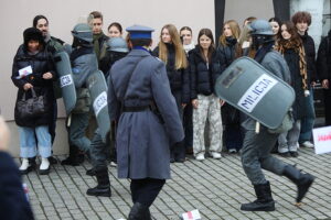 Młodzi ludzie poczuli grozę stanu wojennego - Radio Kielce Młodzi ludzie poczuli grozę stanu wojennego - Radio Kielce
