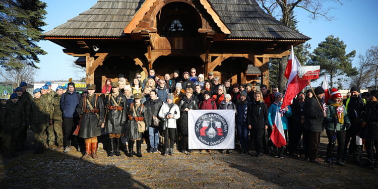 Upamiętnili bohaterów związanych z Białogonem - Radio Kielce 13.12.2025. Białogon. II Rajd Pamięci Zapomnianych Bohaterów / Fot. Wiktor Taszłow - Radio Kielce