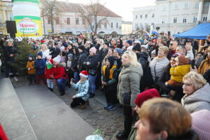 Na Rynku rozpoczął się świąteczny jarmark - Radio Kielce 13.12.2025. Kielce. Kielecki Jarmark Świąteczny / Fot. Wiktor Taszłow - Radio Kielce