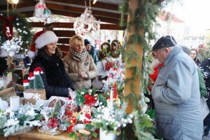 Na Rynku rozpoczął się świąteczny jarmark - Radio Kielce 13.12.2025. Kielce. Kielecki Jarmark Świąteczny / Fot. Wiktor Taszłow - Radio Kielce
