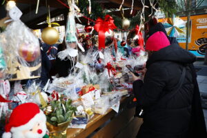 Na Rynku rozpoczął się świąteczny jarmark - Radio Kielce 13.12.2025. Kielce. Kielecki Jarmark Świąteczny / Fot. Wiktor Taszłow - Radio Kielce