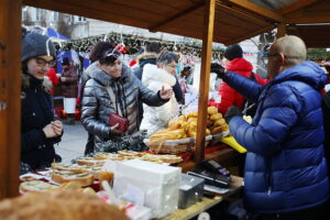 Na Rynku rozpoczął się świąteczny jarmark - Radio Kielce 13.12.2025. Kielce. Kielecki Jarmark Świąteczny / Fot. Wiktor Taszłow - Radio Kielce