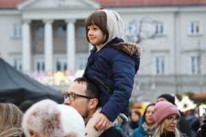 Kielczanie chętnie odwiedzają jarmark świąteczny - Radio Kielce 14.12.2025. Kielce. Kielecki Jarmark Świąteczny / Fot. Wiktor Taszłow - Radio Kielce