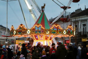 Kielczanie chętnie odwiedzają jarmark świąteczny - Radio Kielce 14.12.2025. Kielce. Kielecki Jarmark Świąteczny / Fot. Wiktor Taszłow - Radio Kielce