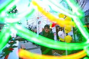 Kielczanie chętnie odwiedzają jarmark świąteczny - Radio Kielce 14.12.2025. Kielce. Kielecki Jarmark Świąteczny / Fot. Wiktor Taszłow - Radio Kielce