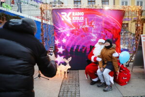 Kielczanie chętnie odwiedzają jarmark świąteczny - Radio Kielce 14.12.2025. Kielce. Kielecki Jarmark Świąteczny / Fot. Wiktor Taszłow - Radio Kielce